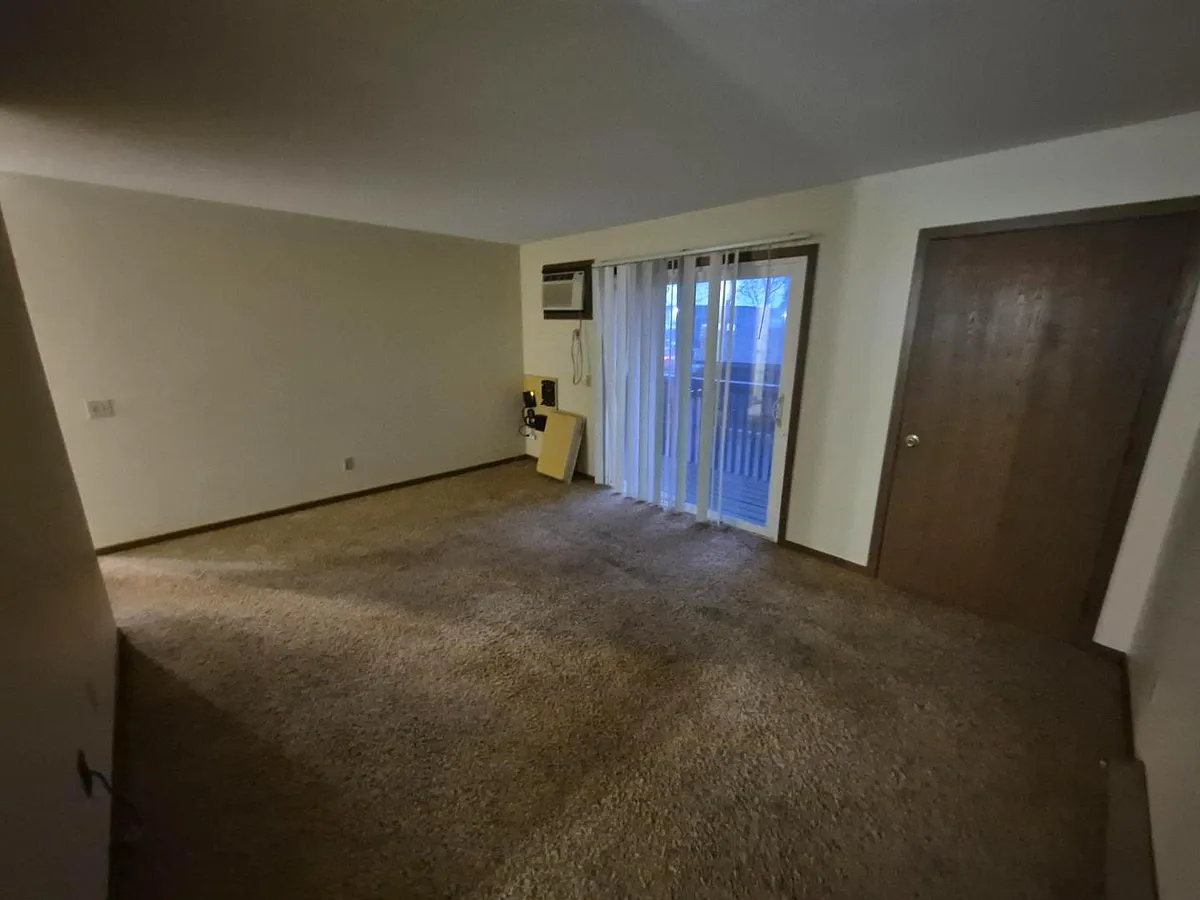 Unit Photo - 330 Hillside Cir #5