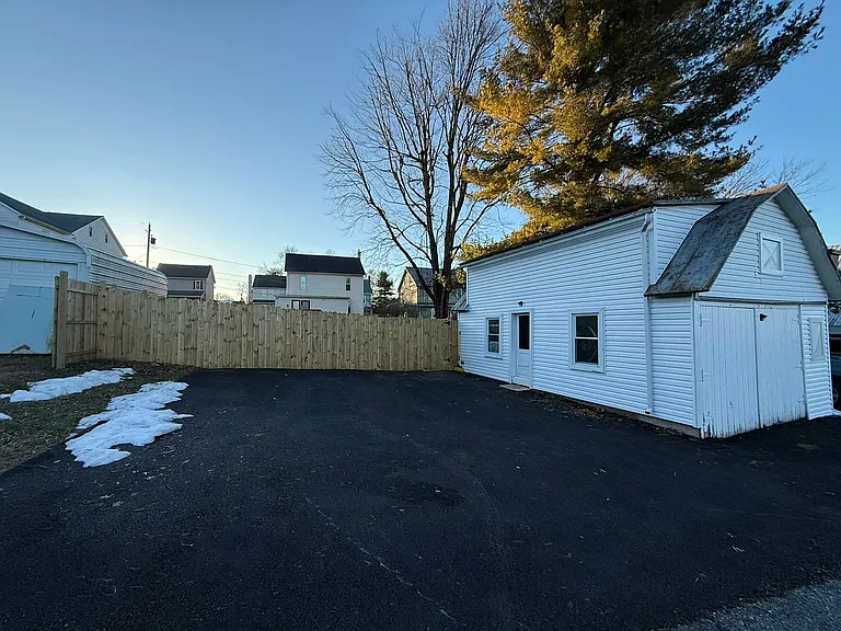 960 Maple St — Photo 28