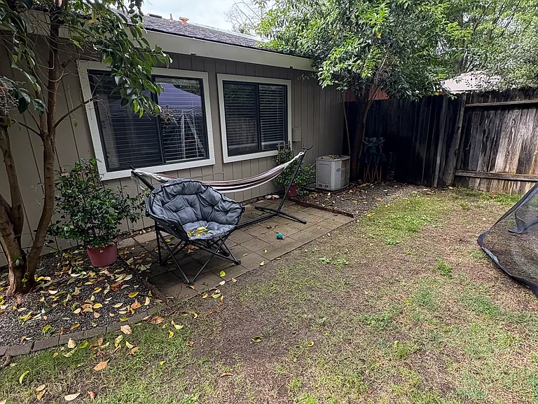 527 Flicker Ave — Photo 14