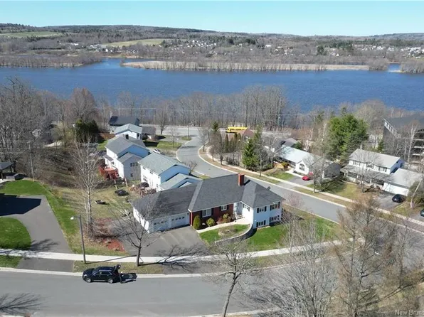 15 Talisman Cres, Fredericton, NB E3C 1L9
