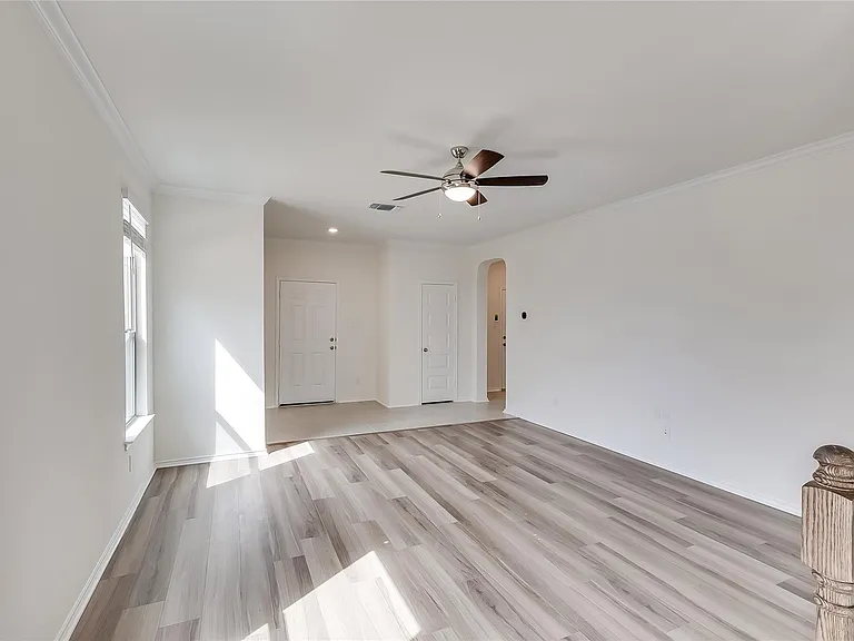 105 Clematis Ct — Photo 7