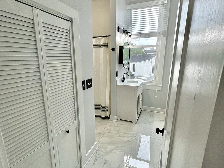 1132 E Breckinridge St — Photo 6