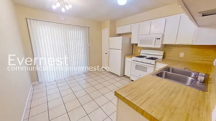 204 W William Cannon Dr #B — Photo 3
