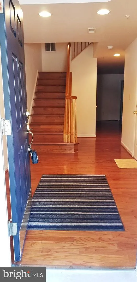 4 bed, 3.5 bath, 2204 sqft, $3,799 — Photo 4