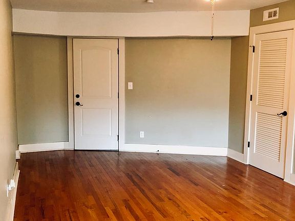 2nd image of 4326 Roanoke Pkwy APT 201