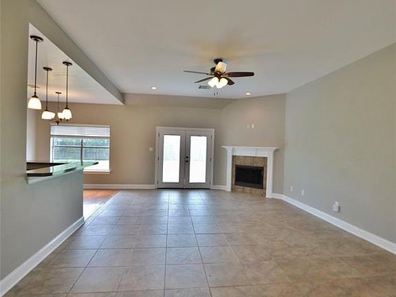 3rd image of 104 Jenny Ct