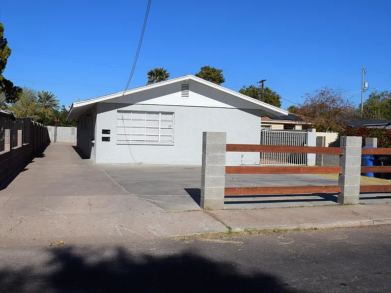 2636 E Culver St — Photo 11