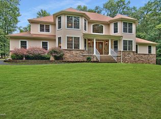 103 Pitch Pine Ln, Milford, PA 18337