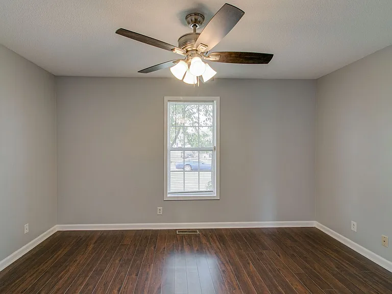 1013 Bush Ave — Photo 20