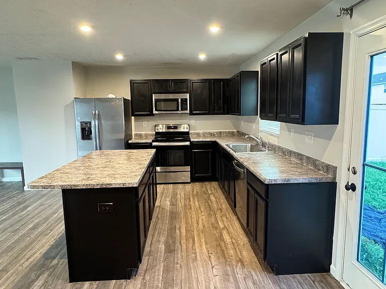 273 Campus Ln — Photo 2