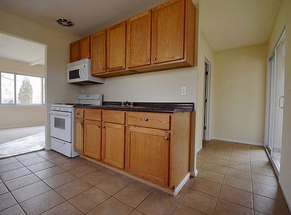 5th image of 210 Westgate Dr
