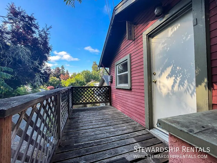 1648 1/2 E 24th Ave photo 1