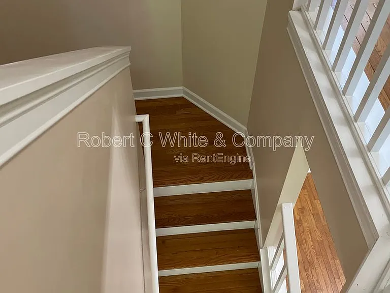 402 Cambridge Cmns — Photo 12