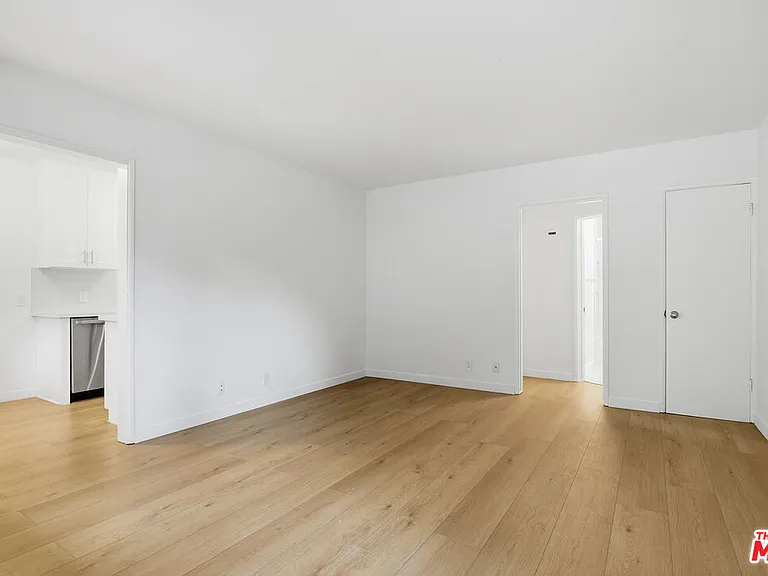 1944 S Beverly Glen Blvd #3 — Photo 1