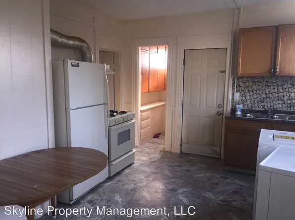 219 Woodlawn Ter, Waterbury, CT 06710
