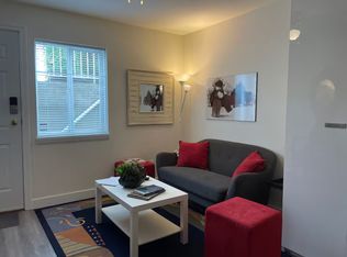 325 W 24th St #2, North Vancouver, BC V7M2C7
