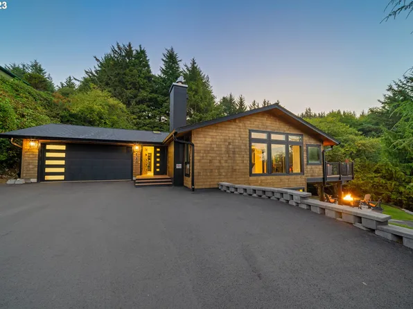 238 Vista Del Mar Dr, Cannon Beach, OR 97110