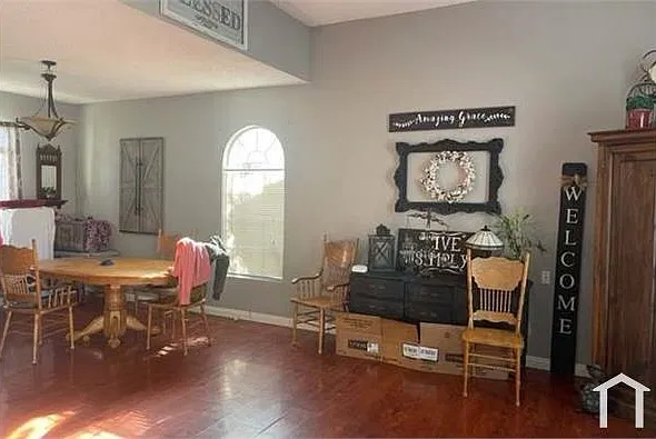 4 bed, 2100 sqft, $2,700 — Photo 2