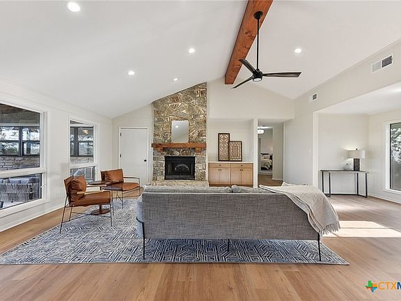 3rd image of 101 Mesa Dr