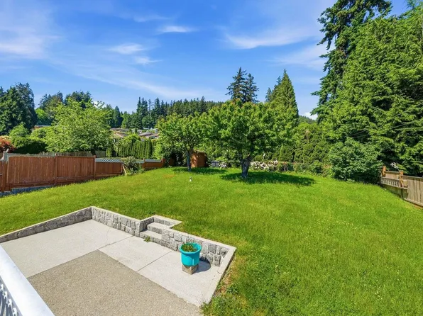 1218 Chamberlain Dr, North Vancouver, BC V7K 1P3