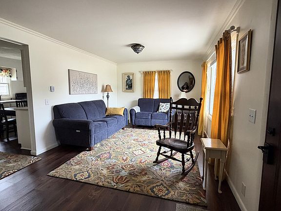 3rd image of 827 Eason Ct