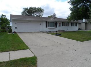 631 Appletree Ln, Moorhead, MN 56560