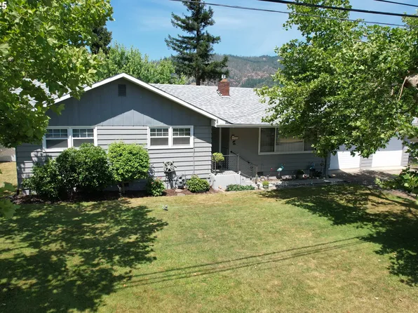 131 Mountain View Ave, Myrtle Creek, OR 97457