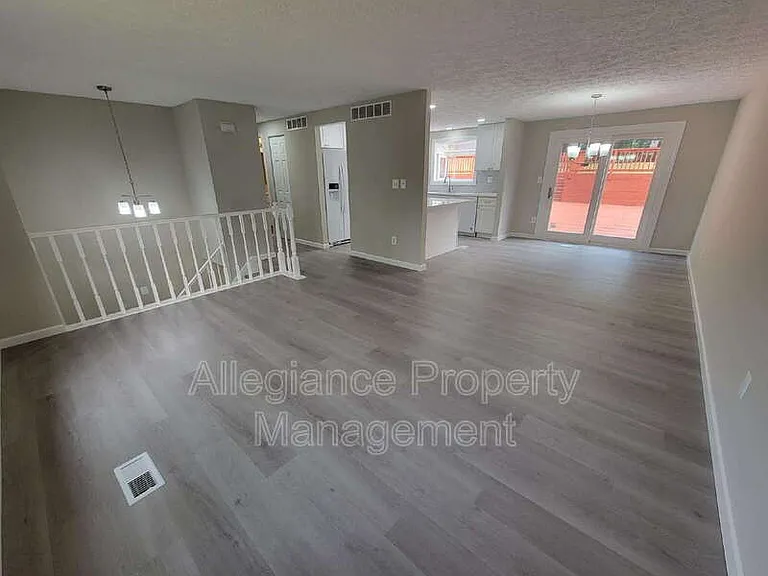 7598 Springfield Hills Dr — Photo 3