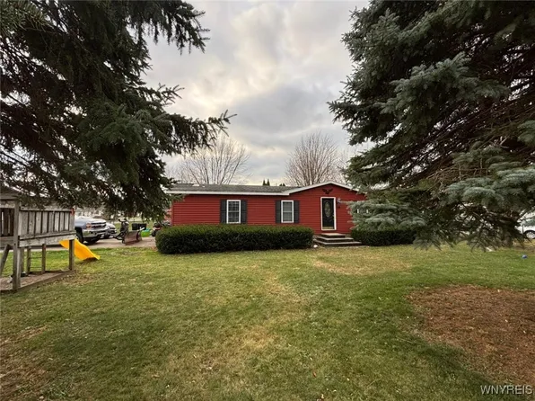 15 School St, Brocton, NY 14716