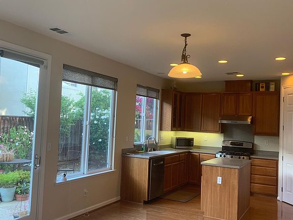 2nd image of 2047 Doxey Pl
