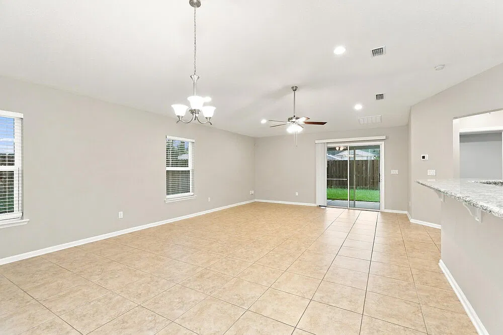 3 bed, 2.0 bath, 1685 sqft, $2,315 — Photo 4
