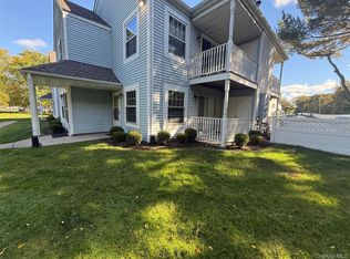 378 Artist Lake Dr, Middle Island, NY 11953