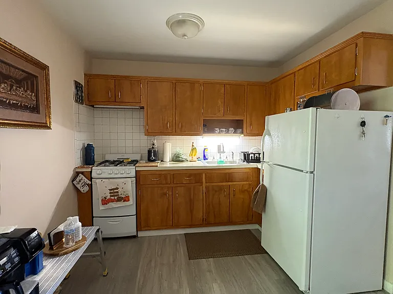 Carey Avenue Apartments — Photo 10