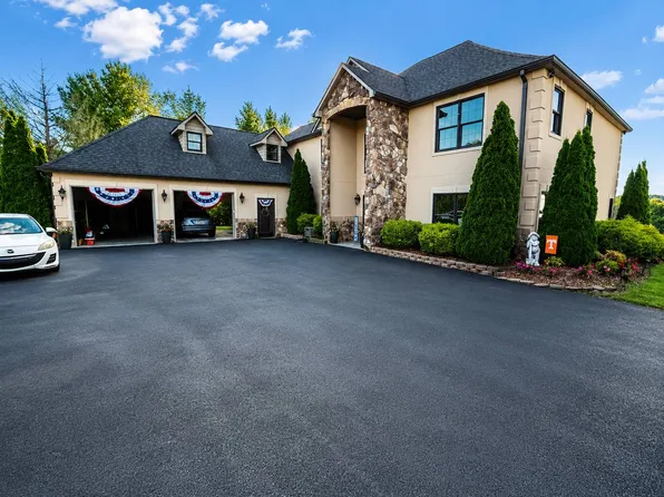 134 Country Acres Dr, Elizabethton, TN 37643