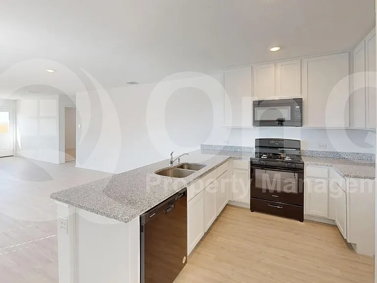 9757 Platteview Rd — Photo 4