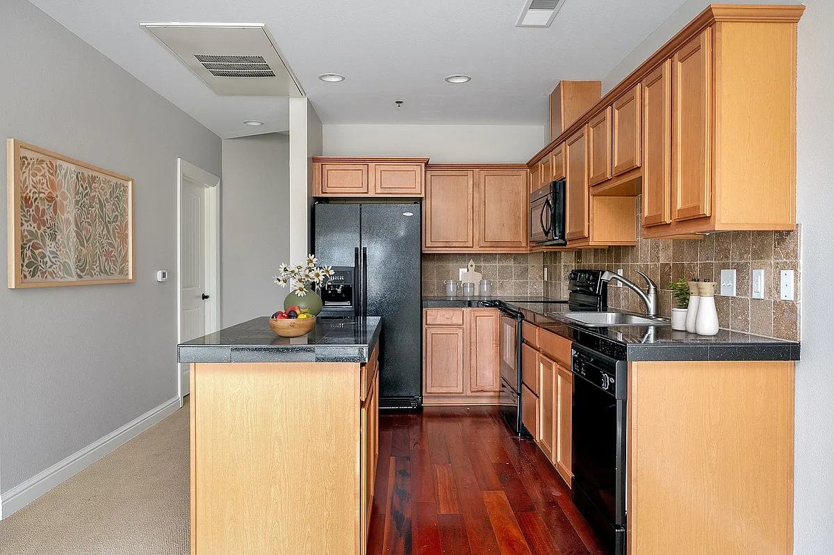 Building Photo - The Meridian Apartments