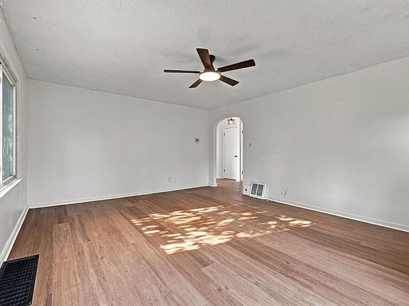 3rd image of 906 Duke Ave
