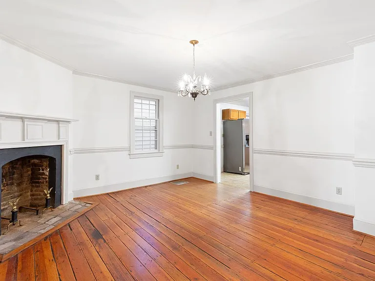 1307 Caroline St — Photo 7