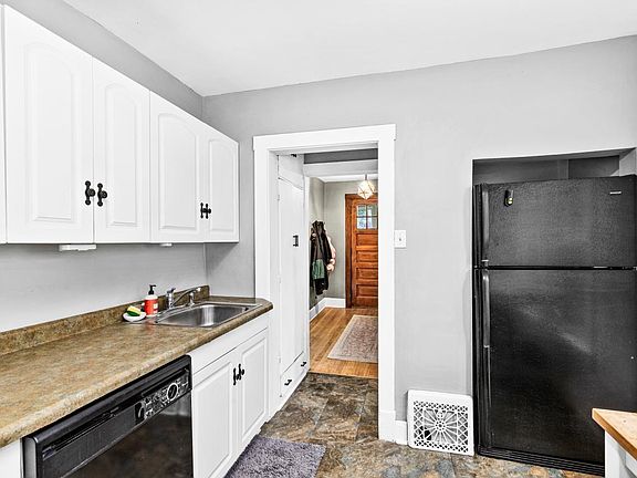 4th image of 9239 Meadow St