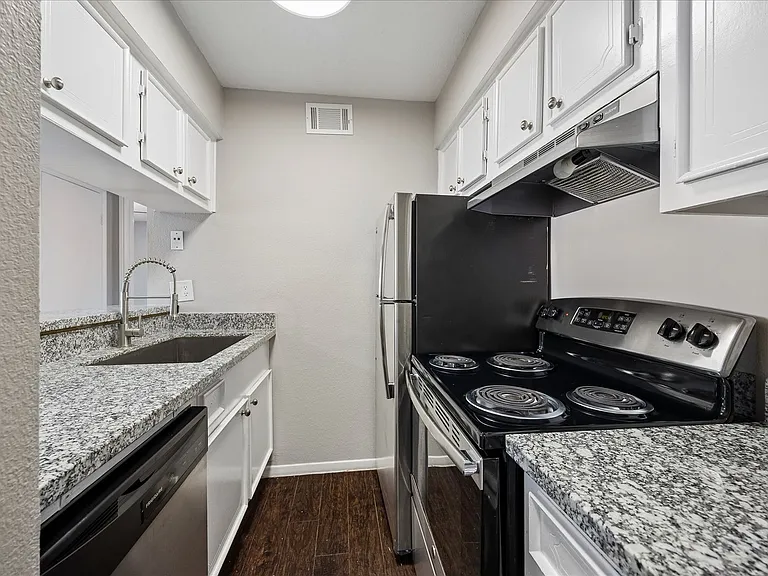 Emerson Street Apartments — Photo 14