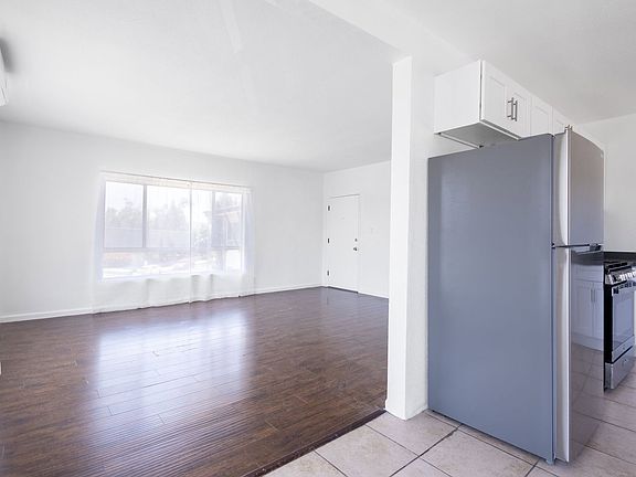3rd image of 924 N Kingsley Dr #8A
