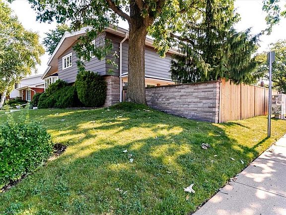 5th image of 69 Pleasant Ave