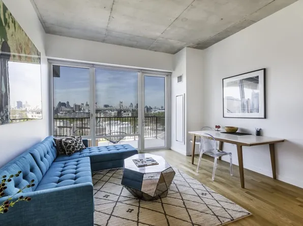 22-22 Jackson Ave, Long Island City, NY