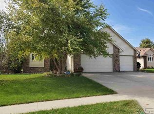 3413 S Moonflower Ave, Sioux Falls, SD 57110