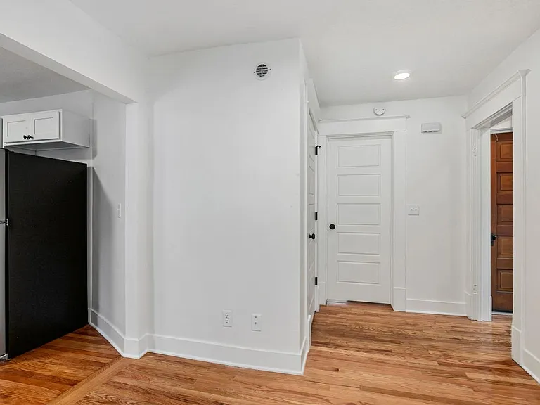 411 6th St NW #2 — Photo 6
