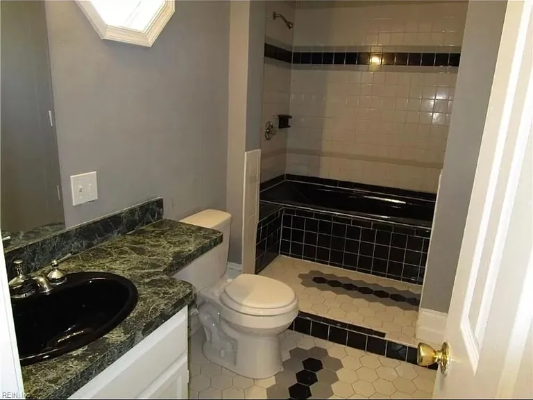 830 Lexington St — Photo 12