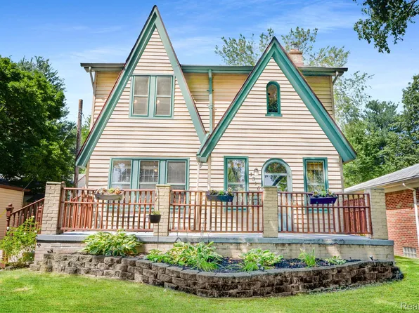 1316 Wellesley Dr, Mount Clemens, MI 48043