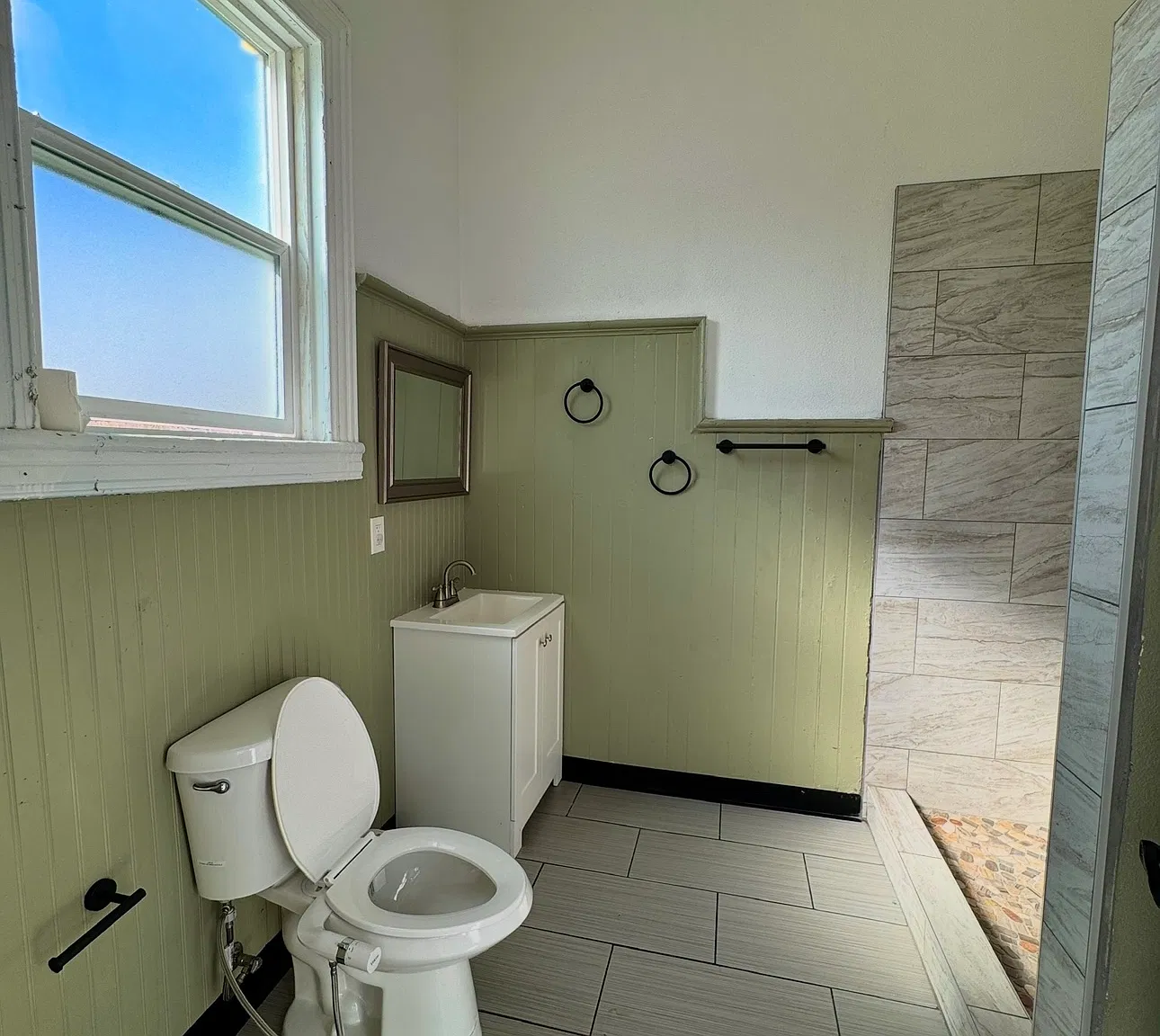 145 W Flora St — Photo 4