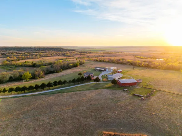 24519 141st Rd, Winfield, KS 67156