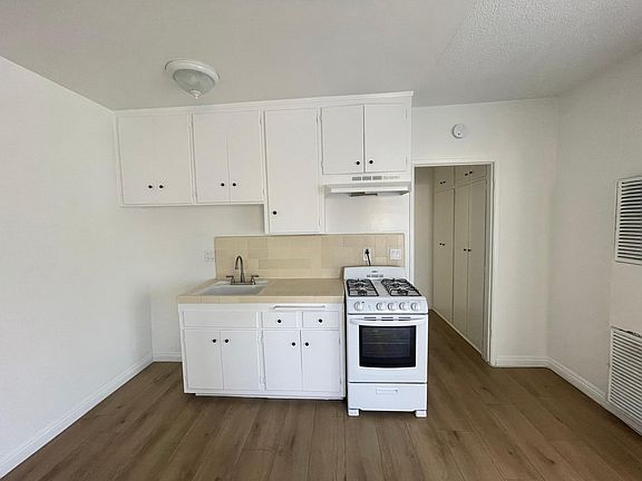 5th image of 16640 Crenshaw Blvd #28
